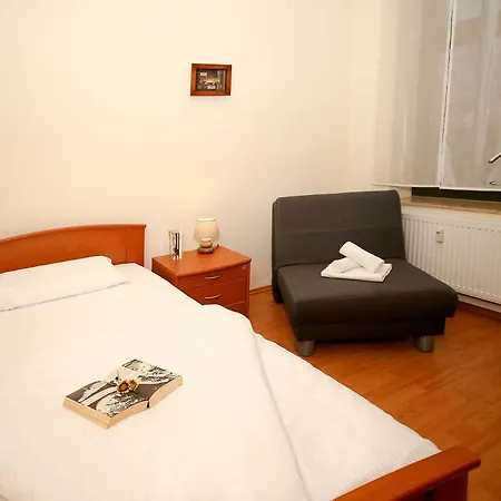 Laura - 42-05 Apartment Kuehlungsborn